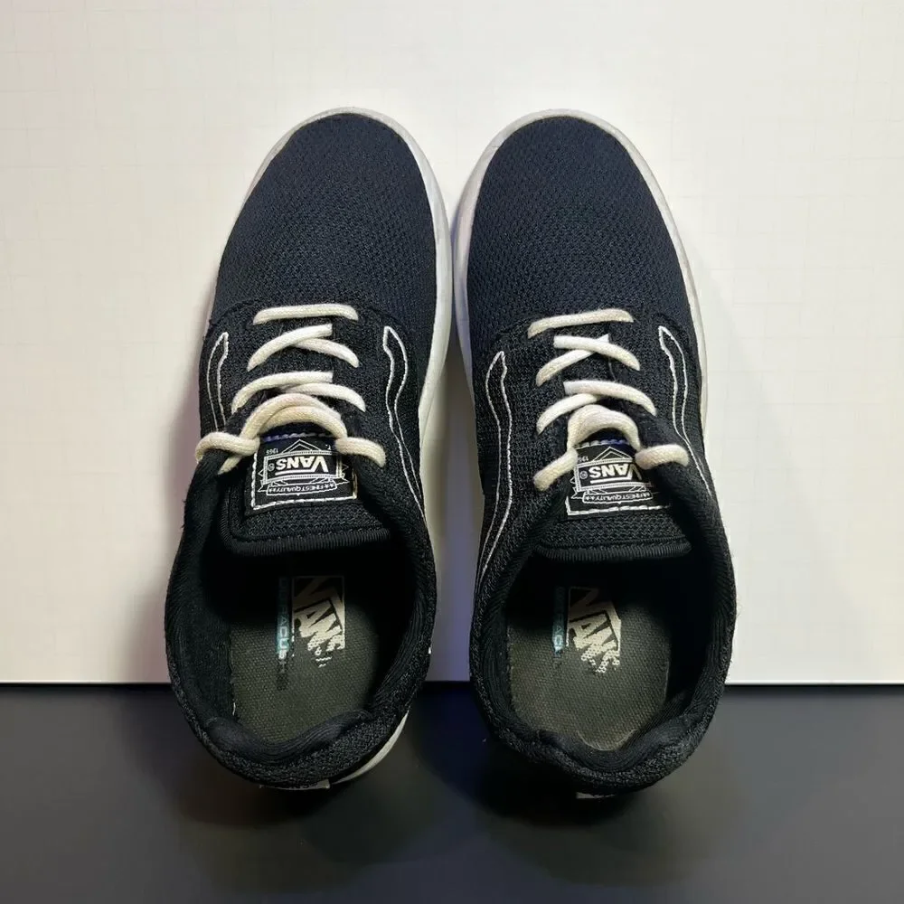 Youth VANS UltraCush Lite Black Low Top Shoes / Size 2.5